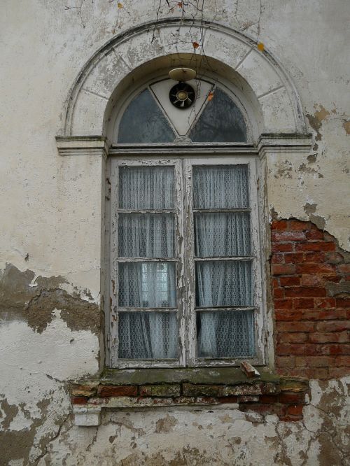 window old bricks