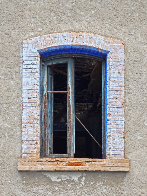 window old abandoned