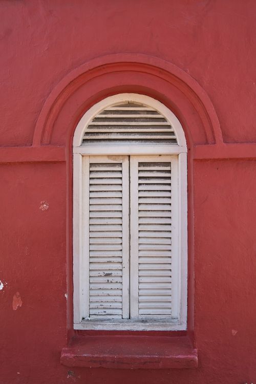 window white red