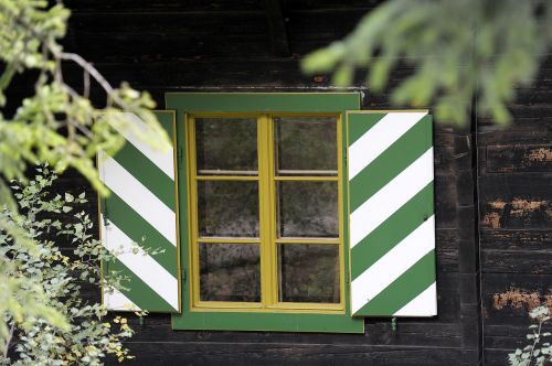window hut log cabin