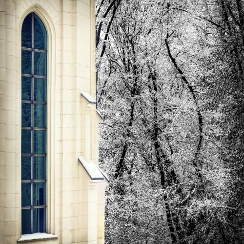 window winter church