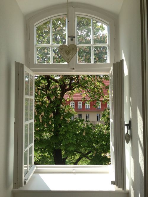 window spring heart
