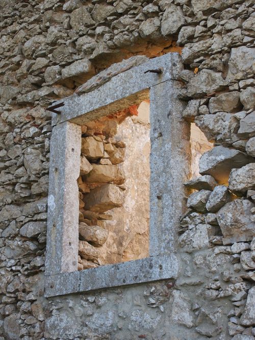 window stone cabo espichel