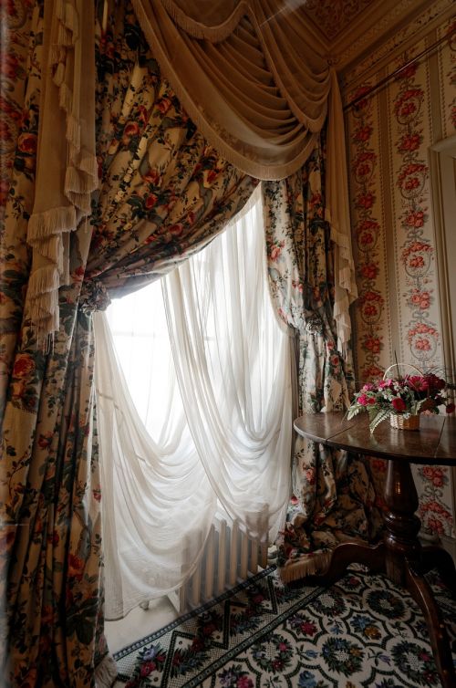 window drapes old