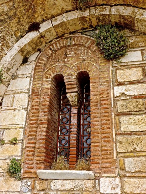 window classic brickwork