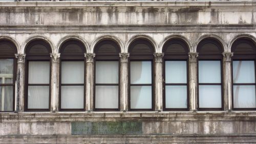 window facade historically