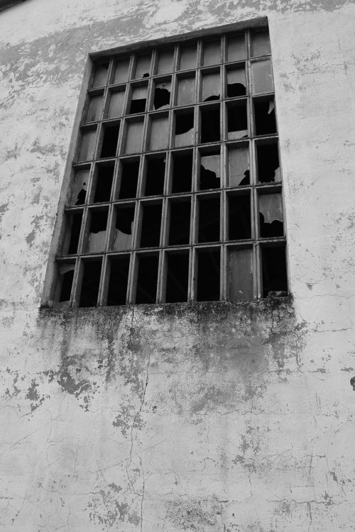 windows manufactures ruin