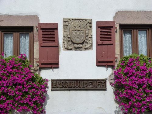 windows  coat of arms  flowers