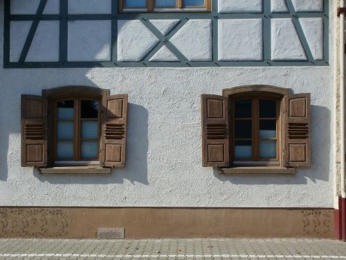 windows wall house