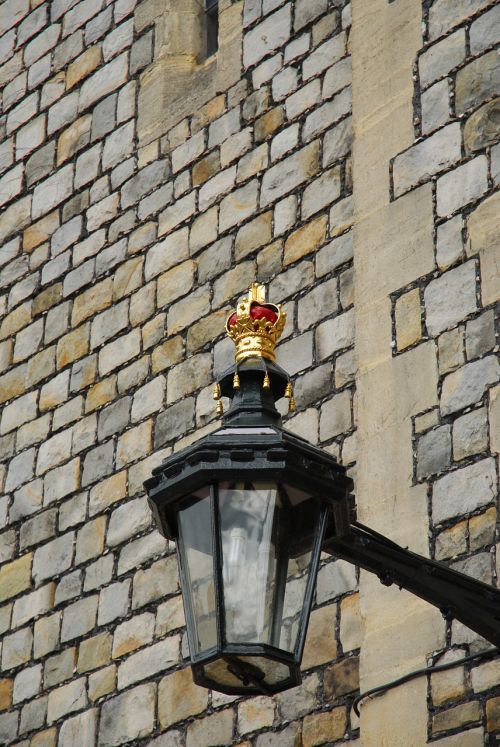 windsor castle lamp crown