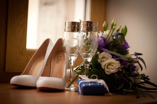 wine glasses  shoes  bouquet
