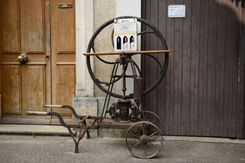 wine press old wheel