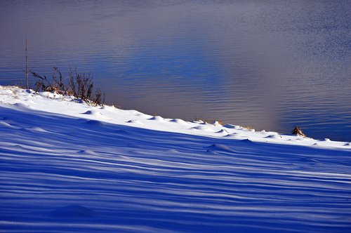 winter  blue  snow