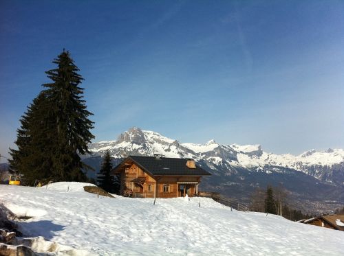 winter cottage snow