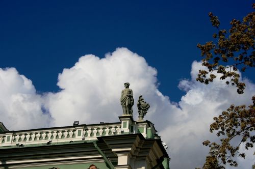 winter palace corner statue