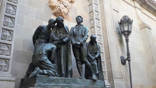 wise men barcelona statues