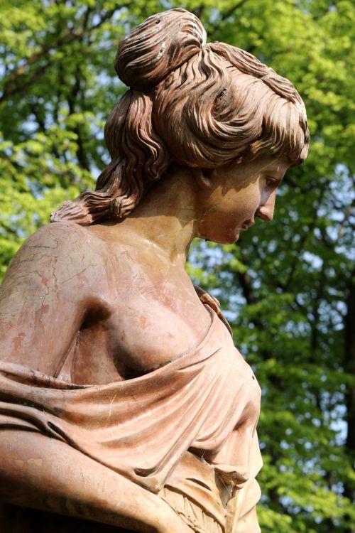 woman sculpture monument