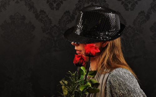 woman hat roses