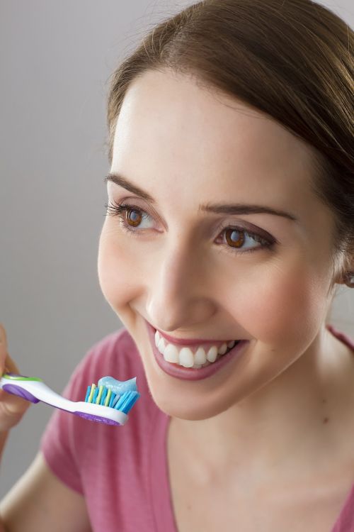 woman dentist toothbrush