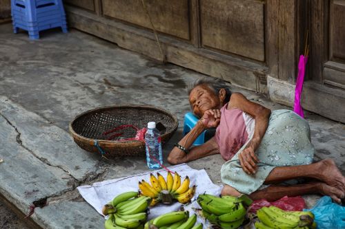 woman sleeping out vietnam