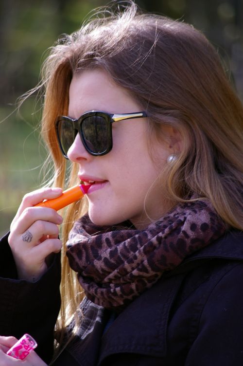 woman lipstick sunglasses