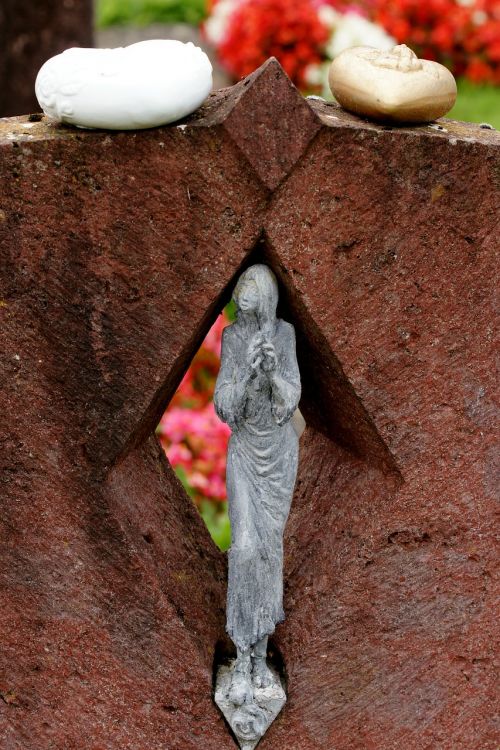 woman praying woman cemetery