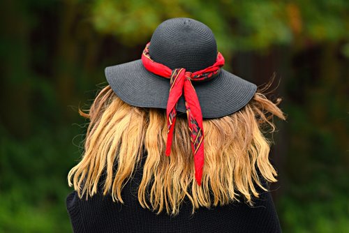 woman  straw hat  long blonde hair