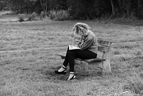 woman  sitting  bench