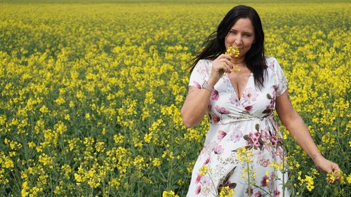 woman  portrait  summer dress