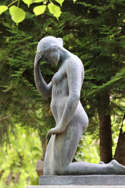 woman  sculpture  monument