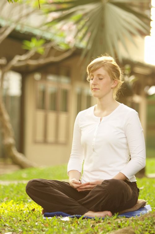 woman buddhist meditate
