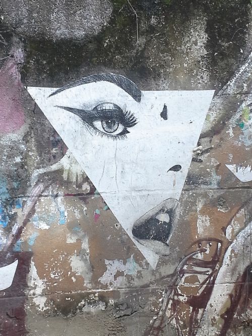 woman mural graffiti