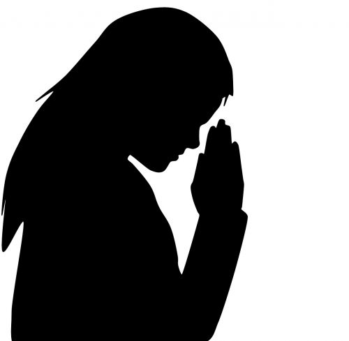 woman praying prayer woman of faith