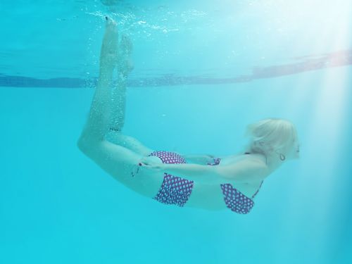woman underwater pool summer