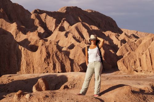 women desert latin america