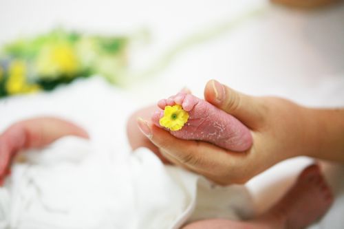 women's hand childbirth