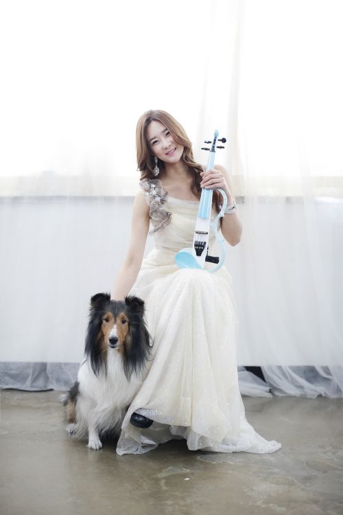 women's violin dog
