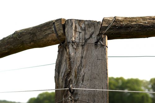 wood pillar fencing