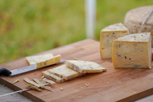 wood  knife  cheese