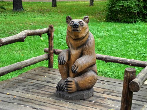 wood sculpture bear