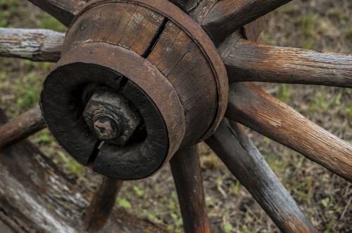 wooden wheel wagon