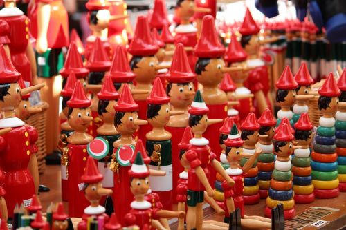 wooden figures italy market