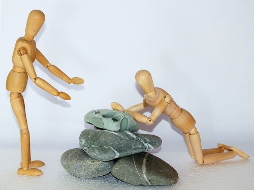 wooden figures stones plunge