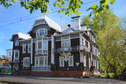 wooden house architecture old house