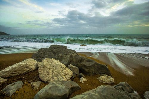 worbarrow bay waves ocean