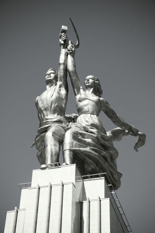 worker and kolkhoz woman monument moscow