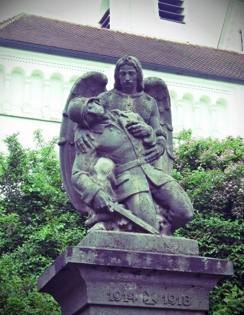 world war monument angel