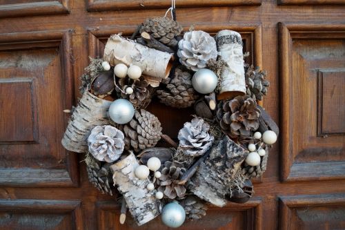 wreath cones decoration