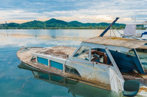 wreck boat stranding