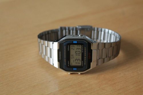 wristwatch digital quartz